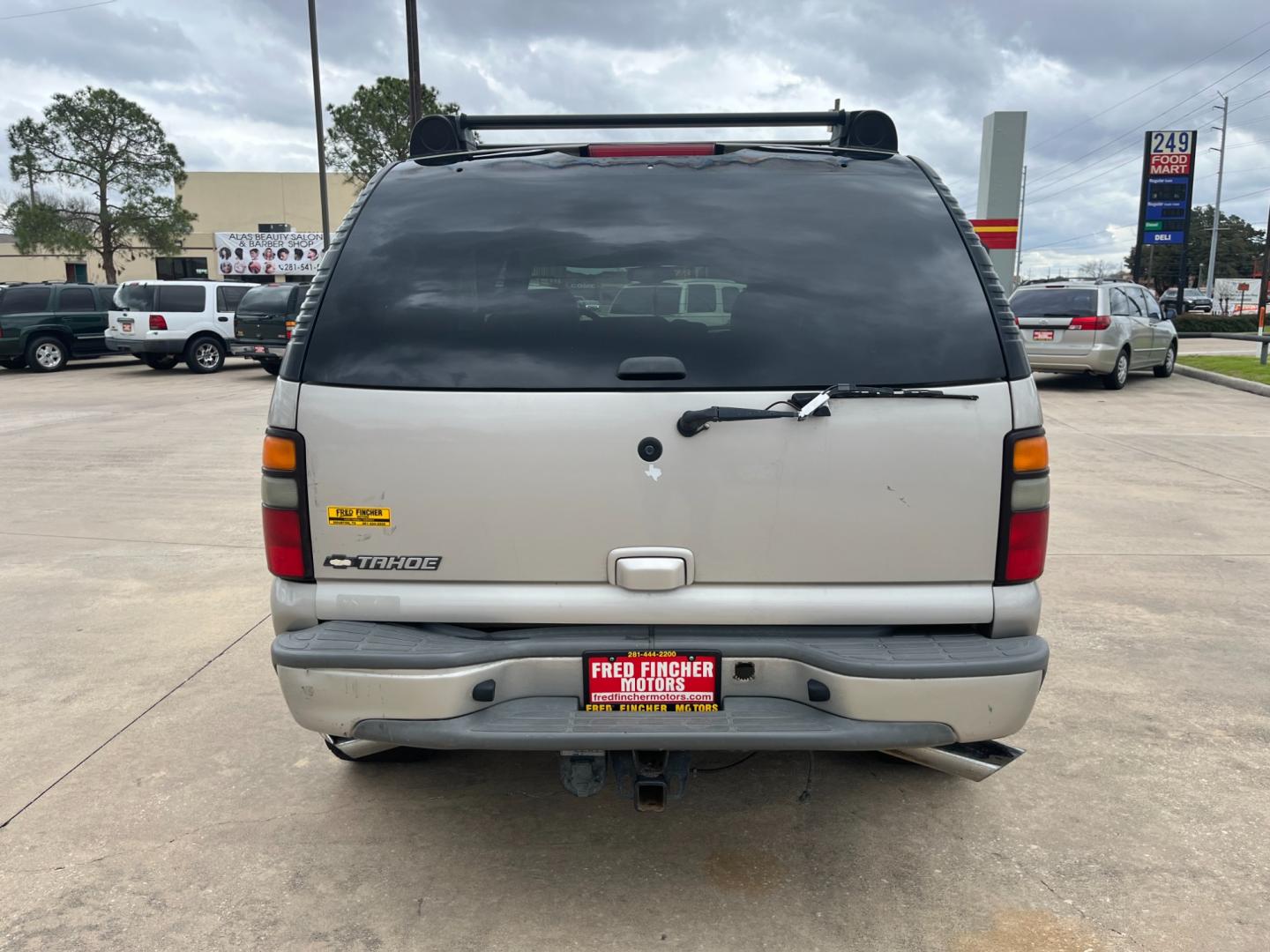 2006 SILVER /gray Chevrolet Tahoe 4WD (1GNEK13T76R) with an 5.3L V8 OHV 16V engine, 4-Speed Automatic Overdrive transmission, located at 14700 Tomball Parkway 249, Houston, TX, 77086, (281) 444-2200, 29.928619, -95.504074 - Photo#5